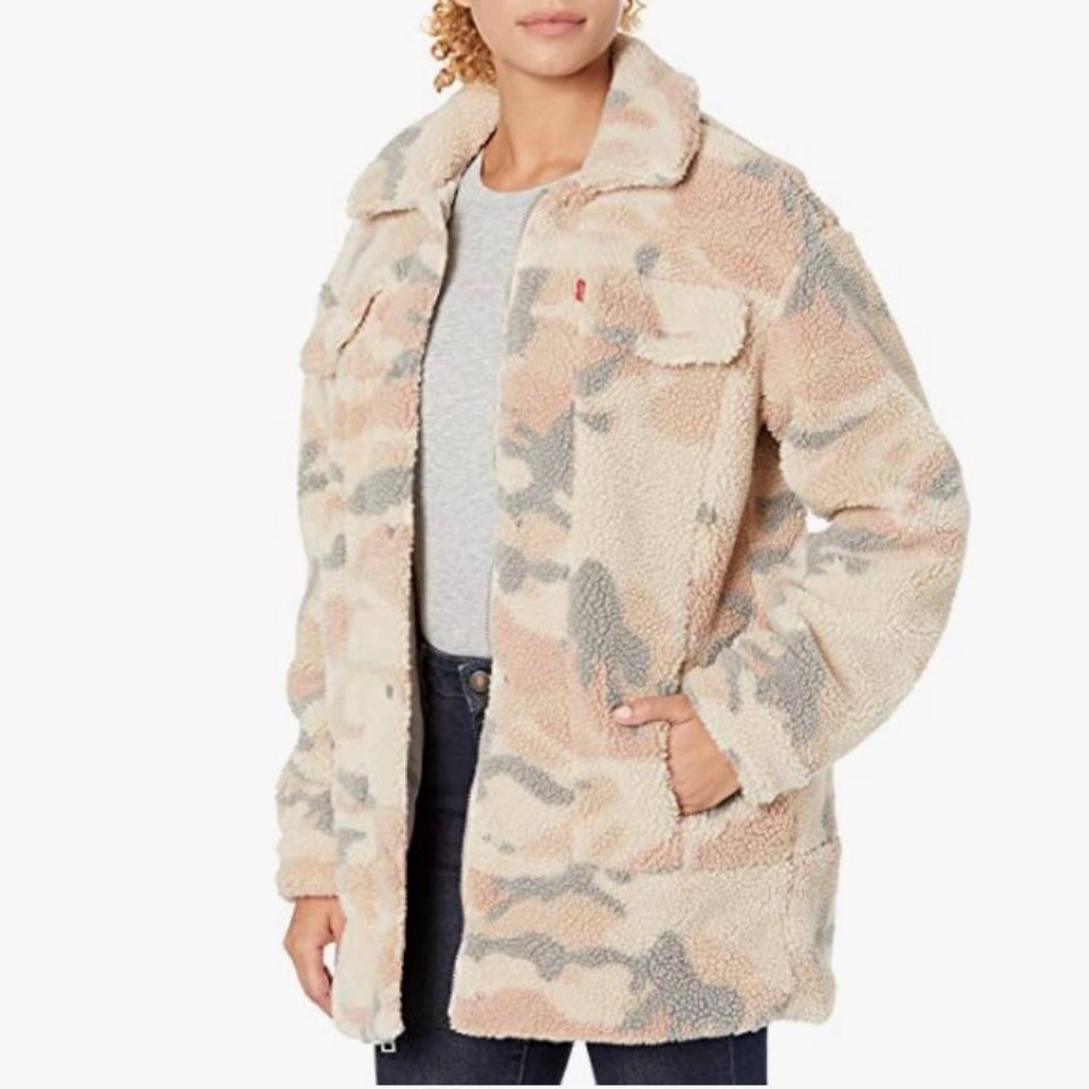 Levi's womens Oversized Long Sherpa Trucker Jacket size M - Picture 1 of 12